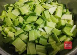 Illustration of how to make spicy dried radish 1