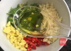 Illustration of how to make cold fern root powder 4