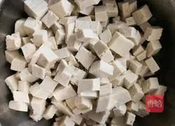 Spring Breath: Illustration of How to Make Spring Onion Mixed with Tofu 3