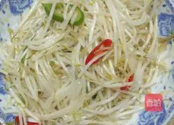 Illustration of how to make crispy fried mung bean sprouts 4