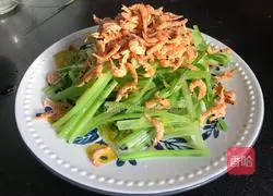 Illustration of how to make dried shrimps mixed with celery 13