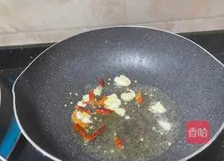 Illustration of how to make vinegar hand-shred cabbage 6