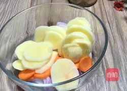 Illustration of how to make cold skewers 12