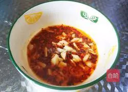 Illustration of how to shred chicken legs 7