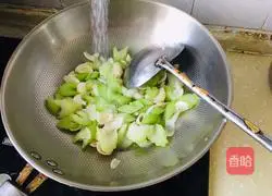 Illustration of how to make celery lily 8