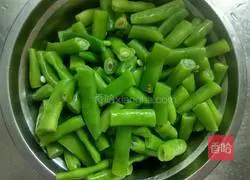 Illustration of how to make cold green beans 8