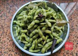 Illustration of how to make salted edamame 8