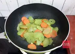 Illustration of how to make stir-fried lettuce slices 11