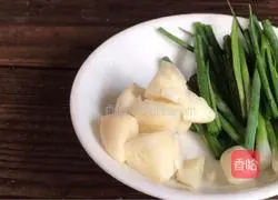 Illustration of how to cook cucumber with fungus 2