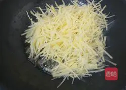 Illustration of how to make spicy and sour shredded potato bento 4