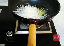Illustration of how to make stir-fried shredded radish 3