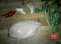 Illustration of how to make cold spicy shredded chicken 1