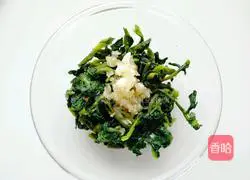 Illustration of how to make garlic paste 6