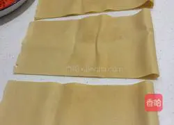 Illustration of how to mix dry silk with soy sauce 6