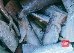 Illustration of how to make fried saury 1