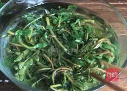 Illustration of how to make wolfberry purslane 4