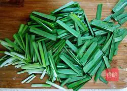Illustration of how to stir-fry 1,000 pieces of leeks 3