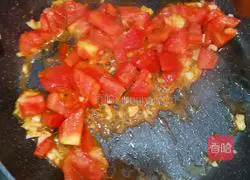 Illustration of how to make zucchini in tomato sauce 4