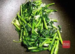 Illustration of how to make stir-fried chrysanthemum chrysanthemum 6