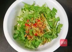 Illustration of how to make cold shredded chicken 16