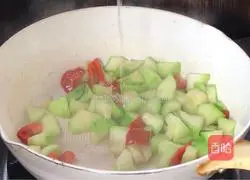 Illustration of how to make vinegar loofah 8