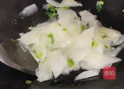Illustration of how to stir-fry white radish slices 9