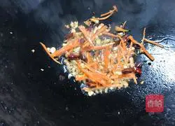 Illustration of how to stir-fry three shredded silkworms 5