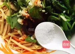 Illustration of how to make dry tofu mixed with spinach 12