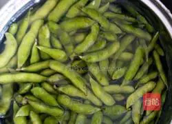 Illustration of cooking edamame 1