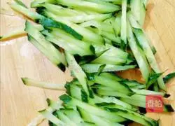 Illustration of how to make cold shredded dried tofu 1