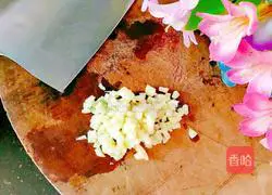 Illustration of how to make garlic lettuce 5