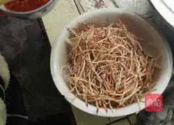 Illustration of how to make earth-flavored cold folded ear root 4