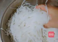 Illustration of how to make Sichuan-flavored shredded radish 4