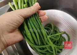 Illustration of how to make cold cowpeas 22