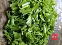 Illustration of how to make green stir-fried pumpkin sticks 1