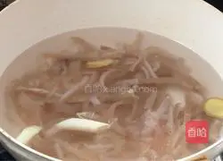 Illustration of how to make pickled pepper pig skin 9