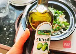 Illustration of how to make jellyfish shreds mixed with radish 5