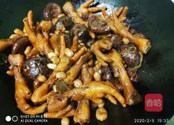 Illustration of Braised Chicken Feet with Abalone Sauce and Mushrooms 10