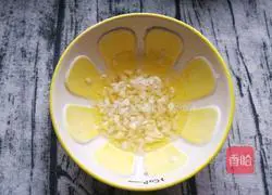 Illustration of how to mix broccoli with black fungus 11