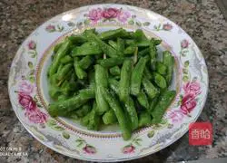 Illustration of how to stir-fry green beans 5
