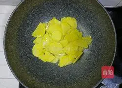 Illustration of how to make green pepper and potato slices 10