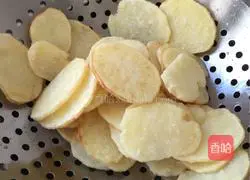 Illustration of cooking potato slices 7