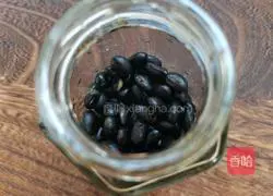 Illustration of how to soak black beans in vinegar 8