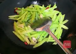 Illustration of spicy stir-fried kale 13