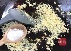 Recipe for steamed winter melon with minced garlic, red oil and chili sauce Illustration 6