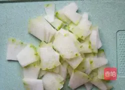 Winter Melon, Scallops and Shrimp Skin Soup Recipe Illustration 3