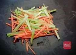 Illustration of how to make three shredded vegetables 4