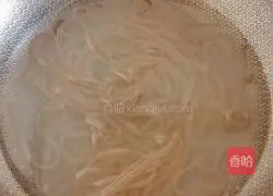 Illustration of how to cook yam, vermicelli, carrots and cabbage 4