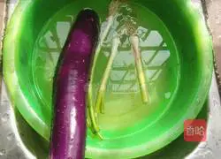 Illustration of how to stir-fry eggplant 1