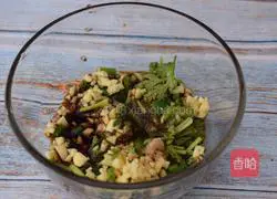 Illustration of how to shred king oyster mushrooms 5